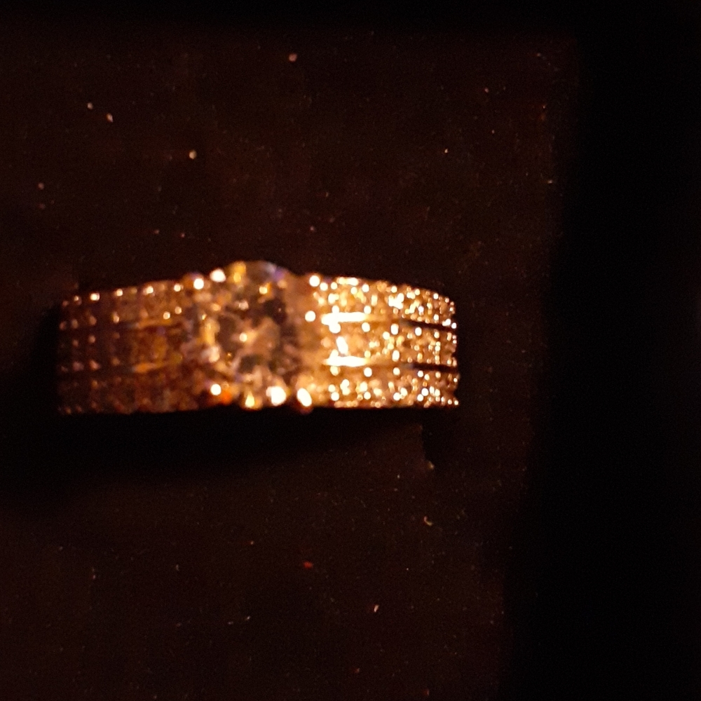 NWOT 925 STERLING SILVER RING